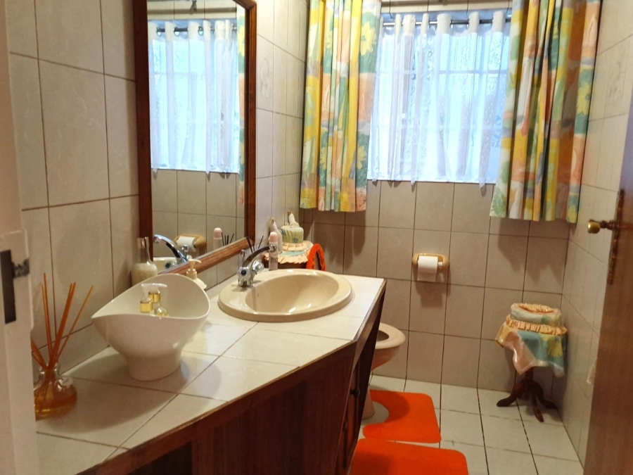 6 Bedroom Property for Sale in Flimieda North West